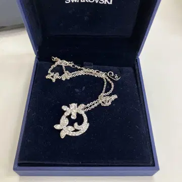 Swarovski 꽃 모티브 목걸이