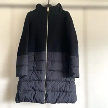 Herno 다운 자켓 42 블랙 이소재 절개