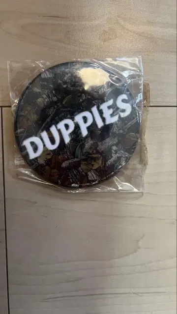 DUPPIES 리얼 트리 패턴 캔뱃지