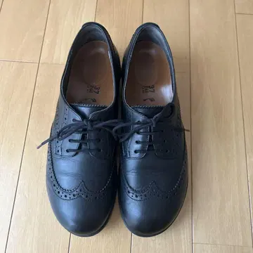 BIRKENSTOCK 블랙 가죽 신발 37