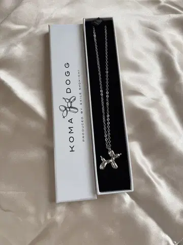 KOMA DOGG 모티브 목걸이