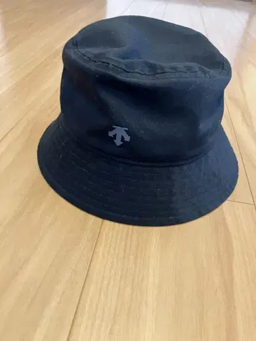 데상트 버킷햇 골프