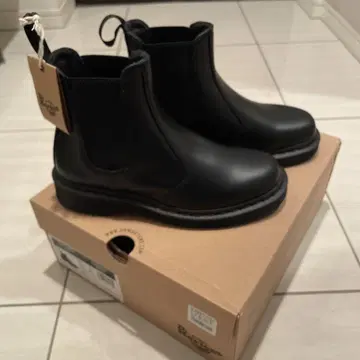 미사용 새상품! Dr. Martens 2976 첼시 부츠