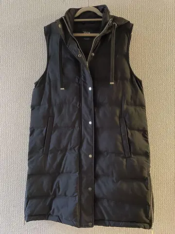 새상품급 ZARA 블랙 다운 베스트 후드 부착