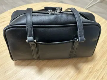 블랙 토트백 지퍼 포함