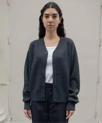 apartment three 가디건 아파트먼트 쓰리