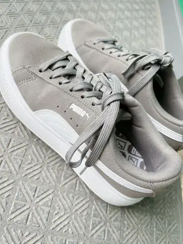 PUMA 그레이 스니커즈