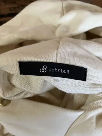 Johnbull 화이트 후드 부착 후드티