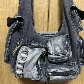 [수회 사용] JEANASIS 멀티 포켓 데님 원숄더 블랙 계열