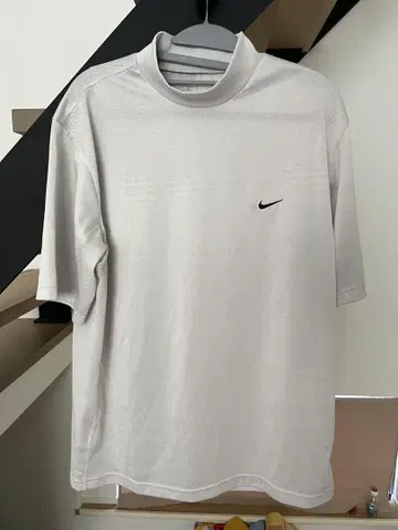 Nike 라이트 그레이 모크넥 반팔