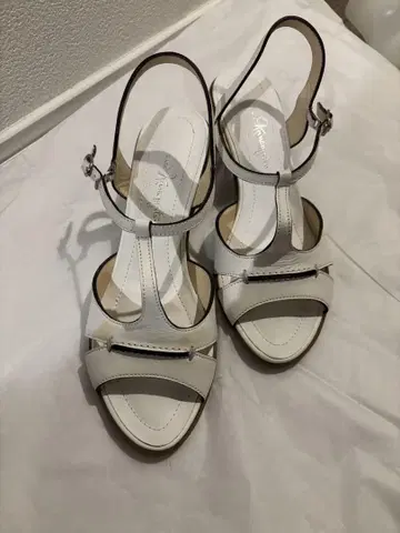 긴자 카네마츠 백 스트랩 샌들 화이트 23.5cm 5.5cm 힐