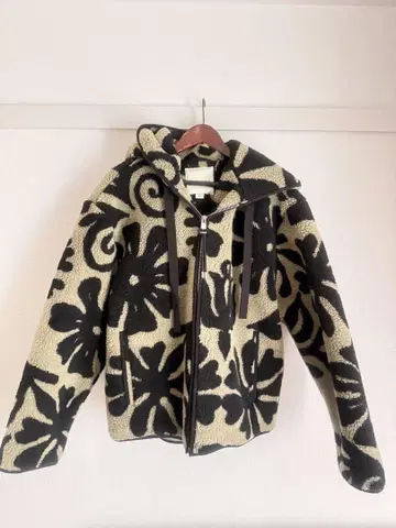 ZARA x NANUSHKA 자카드 직조 페이크 양가죽 자켓