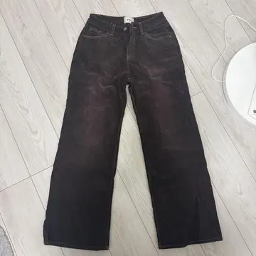 W.W.G 다크 브라운 부츠컷 데님