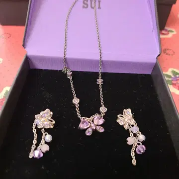 ANNA SUI 나비 모티브 귀걸이와 목걸이 세트