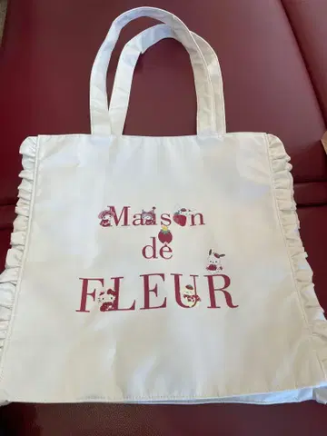 Maison de FLEUR 딸기신문 프릴 토트백 산리오