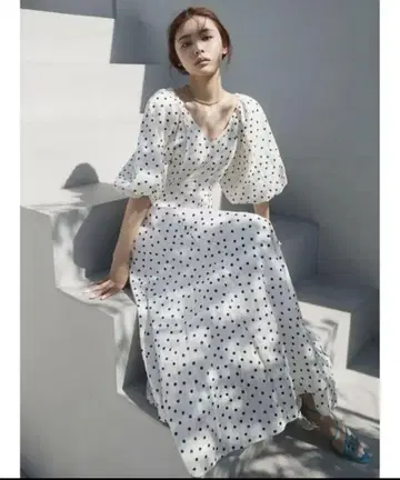 택 포함 새상품 Lily Brown 화이트 도트 무늬 맥시 드레스