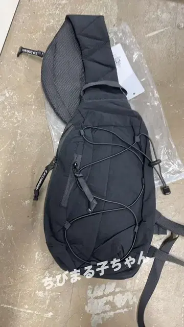 CP 컴퍼니 렌즈 숄더백 블랙