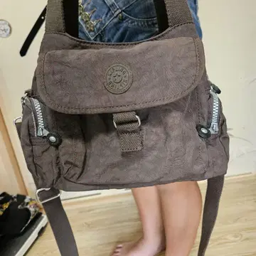 Kipling 다크 브라운 숄더백