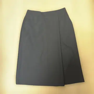 블랙 플리츠 미디 스커트