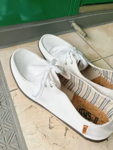 VANS 화이트 스니커즈