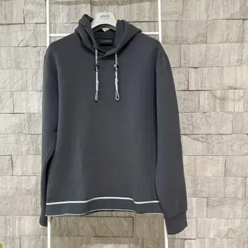 EMPORIO ARMANI 차콜 그레이 후드 부착 후드티