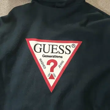 GUESS x GENERATIONS 트라이앵글 로고 디자인 후드티