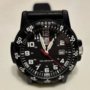 LUMINOX 100 METERS 블랙 아날로그 시계