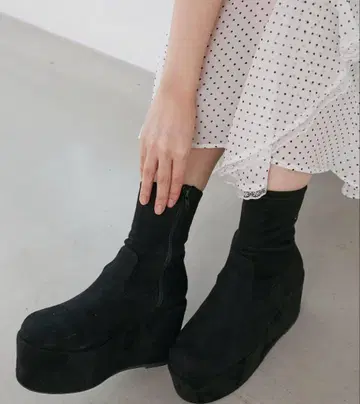 MAJESTIC LEGON 통굽 스트레치 숏부츠