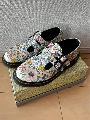 닥터마틴 꽃무늬