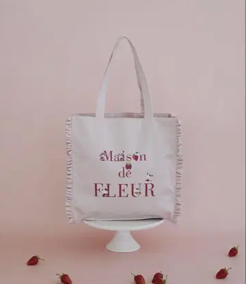 딸기신문 메종 드 플뢰르 프릴 토트백 산리오 딸기 왕자