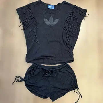 adidas 블랙 프린지 T셔츠 & 숏 팬츠 세트