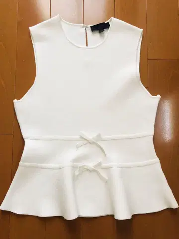 [ 미사용 새상품 ] ZARA 화이트 플레어헴 슬리브리스 M