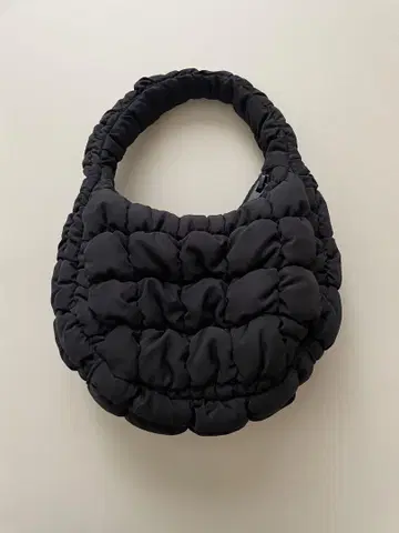 COS 퀼팅 미니 핸드백