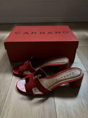 CARRANO 빨간색 뮬 중간 힐
