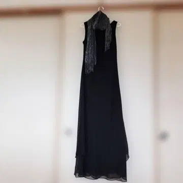 쉬폰 슬리브리스 롱 드레스 스카프 포함