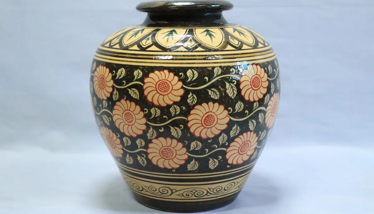 Chinese pottery, Zishanyao, floral pattern vase