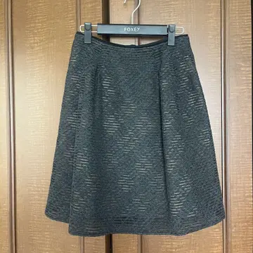 FOXEY 다크 그레이 플레어 스커트