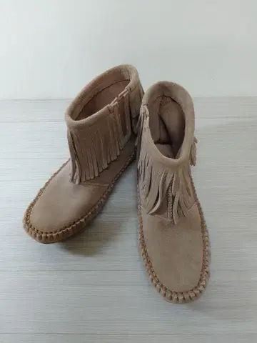 EMU 프린지 베이지 스웨이드 숏부츠 미사용 새상품 22cm