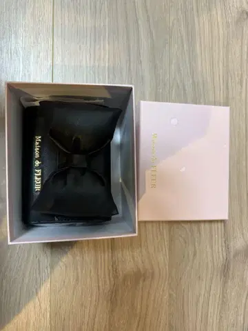 Maison de FLEUR 리본 3단 폴더형 지갑