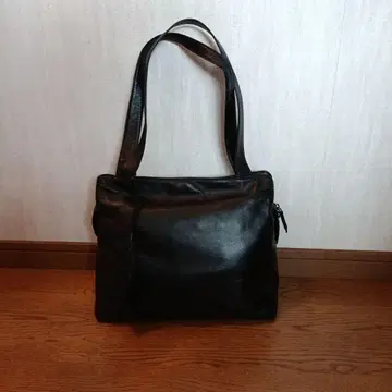 블랙 가죽 토트백
