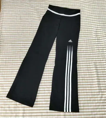 adidas 플레어 팬츠 블랙 3선 라인