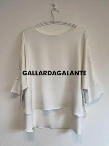 GALLARDAGALANTE 아이보리 7부 소매 블라우스 튜닉