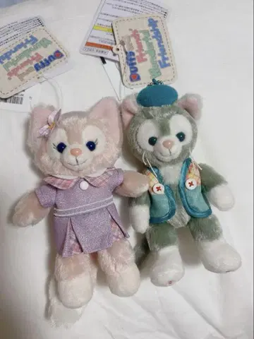 리나벨 + 젤라토니 의류 스마일즈 글로우 봉제 인형 배지