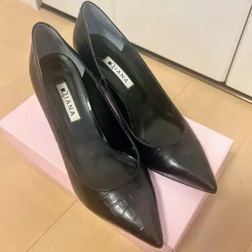 DIANA 블랙 스틸레토 하이힐