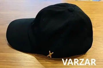 VARZAR 블랙 캡 X 마크 골드