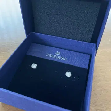 Swarovski 크리스탈 스터드 귀걸이