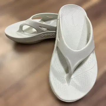 Oofos 비치 샌들