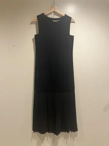 NEUL 슬리브리스 원피스 블랙 비샵 유노이아 한국