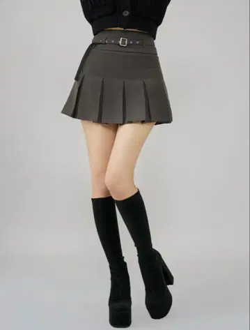 미사용 새상품 세미 와이드 플리츠 테일러드 미니 스커트 Darich