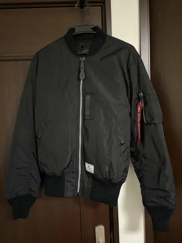 ALPHA INDUSTRIES MA-1 블랙 자켓